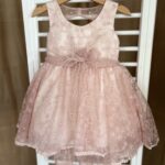 Βαπτιστικό φόρεμα: Ρομαντική δημιουργία σε παλ ροζ