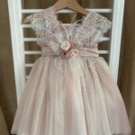 Βαπτιστικό φόρεμα: Κλασσική κομψότητα με ρομαντική διάθεση