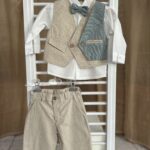 Βαπτιστικό κοστούμι: Μοντέρνα γοητεία με διπλό γιλέκο