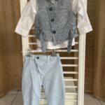 Βαπτιστικό κοστούμι: Μοντέρνα γοητεία σε γκρι-μπλε