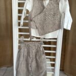 Βαπτιστικό κοστούμι: Ρουστίκ γοητεία για τον μικρό κύριο